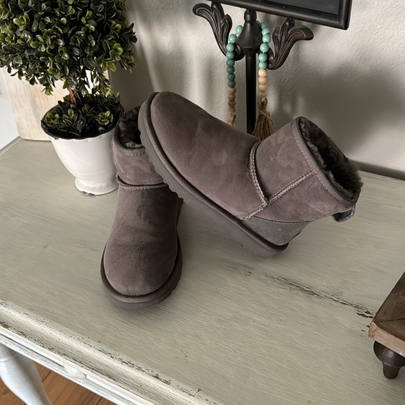 UGG MINI - Picture 7 of 8